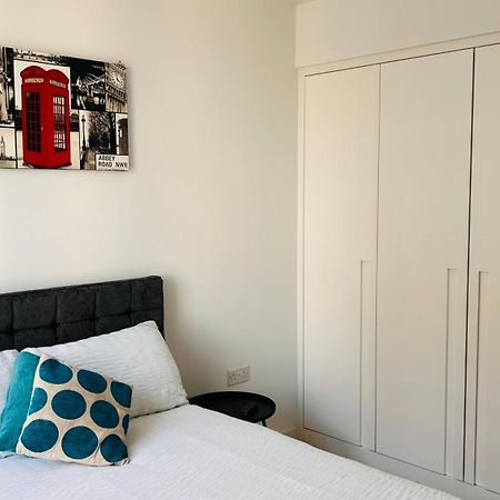 Lush Living - Double Room With Private Bathroom ロンドン エクステリア 写真