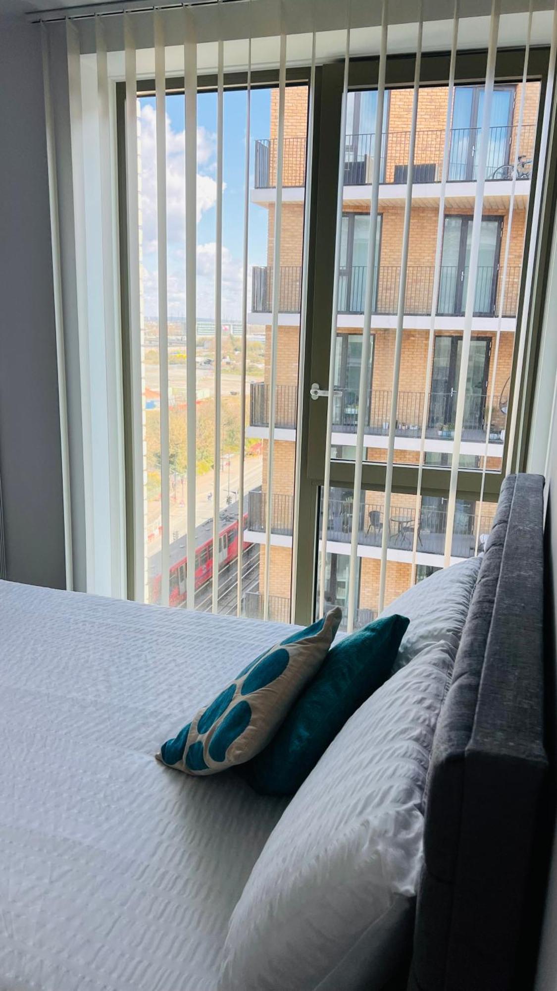 Lush Living - Double Room With Private Bathroom ロンドン エクステリア 写真